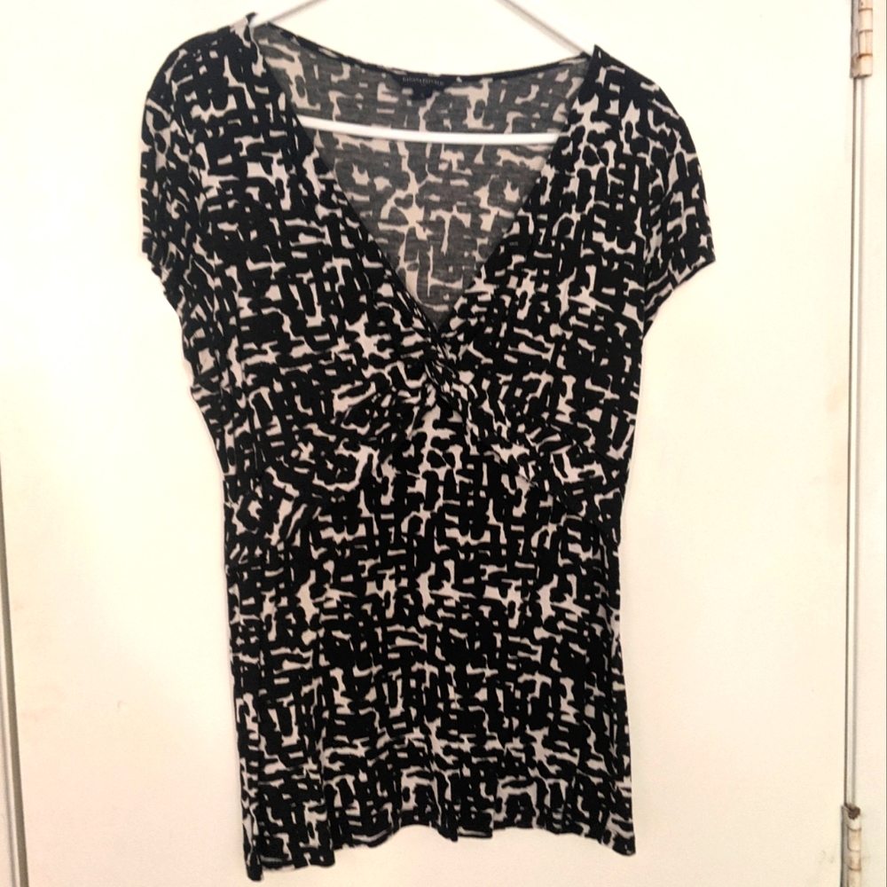 😍BOGO FREE😍 Flattering blouse